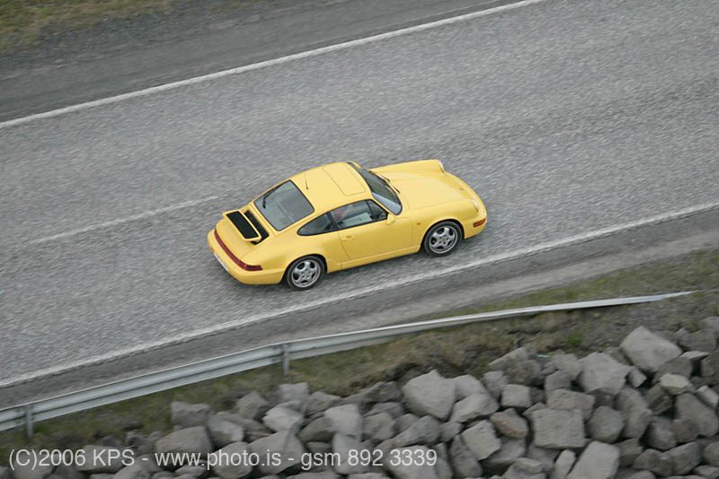 Porsche á ferð við Kollafjörð