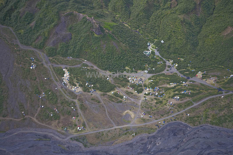 Hér má svo sjá Bása í Goðalandi, skála Útivistar úr lofti á góðum degi. - Here you can see Básar in Godalandi from air on a good day. - Húsadalur Þórsmörk skruðninga vindátt lykt öskufal 4x4 Dómsmálaráðherra stjórnstöð almannavarnadeild ríkislögreglustjóri rýma Kirkjulækjarkot Fljótslhlíð eldrönd austanmegin norðanverðu jöklinum mökkur Vindurinn blæs Fnykurinn er sterkur, sagði Þröstur Sigfússon í Kirkjulækjarkoti í Fljótslhlíð. Hann stóð úti á hlaði og horfði á eldgosið í Eyjafjallajökli umferð Fljótshlíðinni Hvolsvelli Langagerði Hvolhreppi bjarma jöklinum Fljótsdal Fljótshlíð jarðeldunum Fimmvörðuhálsi Múlakot rýmingaráætlun ljósmyndir fylla ílát vatn öskufall spillt neysluvatn Almannavarnir ríkislögreglustjóri samhæfingarstöð Skógarhlíð byggð Eyjafjöll hættusvæði Eyjafjallajökull megineldstöð gos hamfaragos landsvæði blómlegar sveitir rýmingaráætlun Pétursey Þykkvibær veðurstofan fréttir gosbjarmi gosórói Vík gjósa Ragnheiður Hauksdóttir staðarhaldari wind direction Minister of Justice control National Commissioner of Police evacuate north east glacier eruption glacier earth photographs fill water containers Volcanic Ash spoiled water territory Weather news fly Iceland
